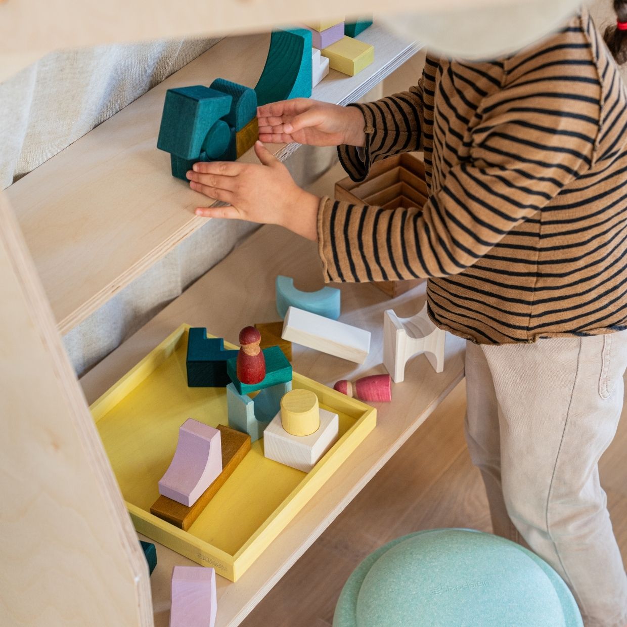 Small Building Set Movement